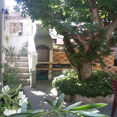 Къща за почивка Смокиня 3*
