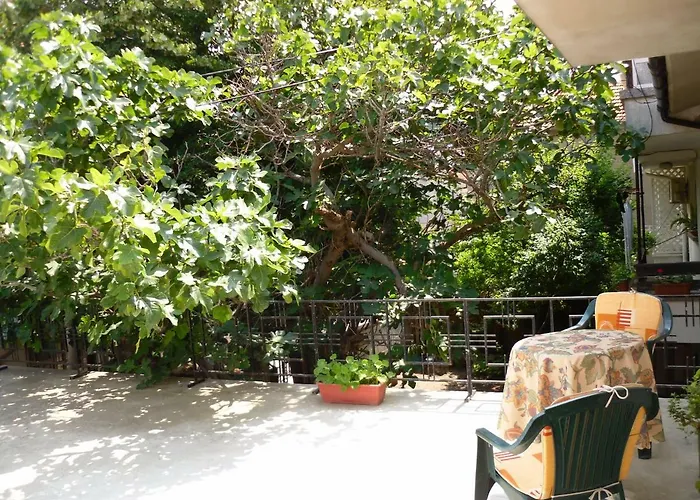 Къща за гости Къща за почивка Смокиня 3*